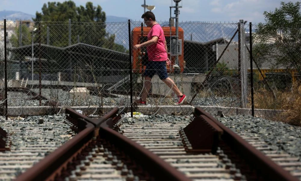 Συνελήφθη σεκιούριτι του ΟΣΕ: Ξέχασε ανοιχτές τις μπάρες ενώ η κυκλοφορία των τρένων γινόταν κανονικά!